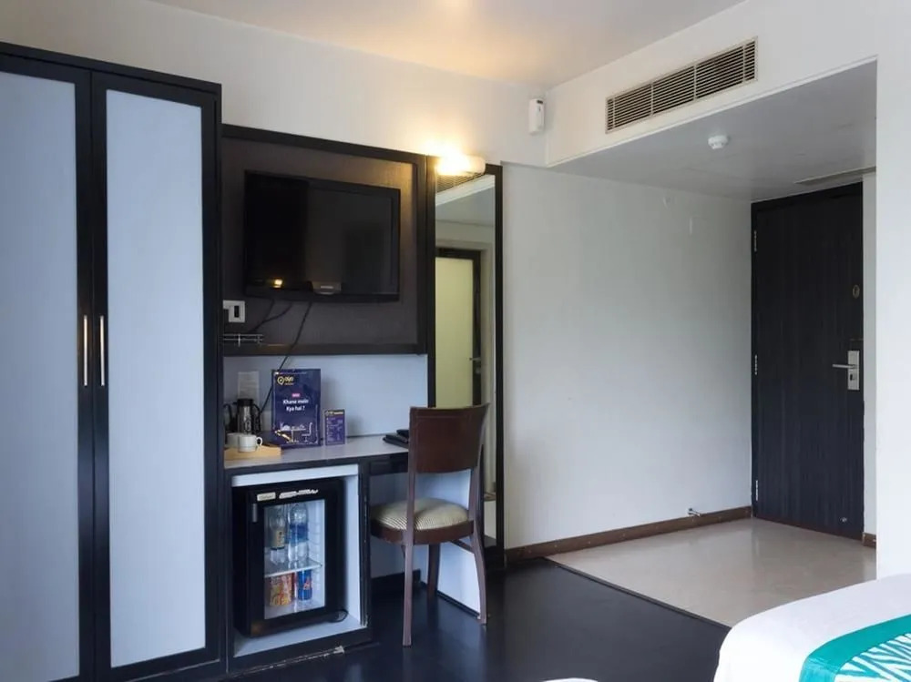 OYO Premium Borivali Kora Kendra