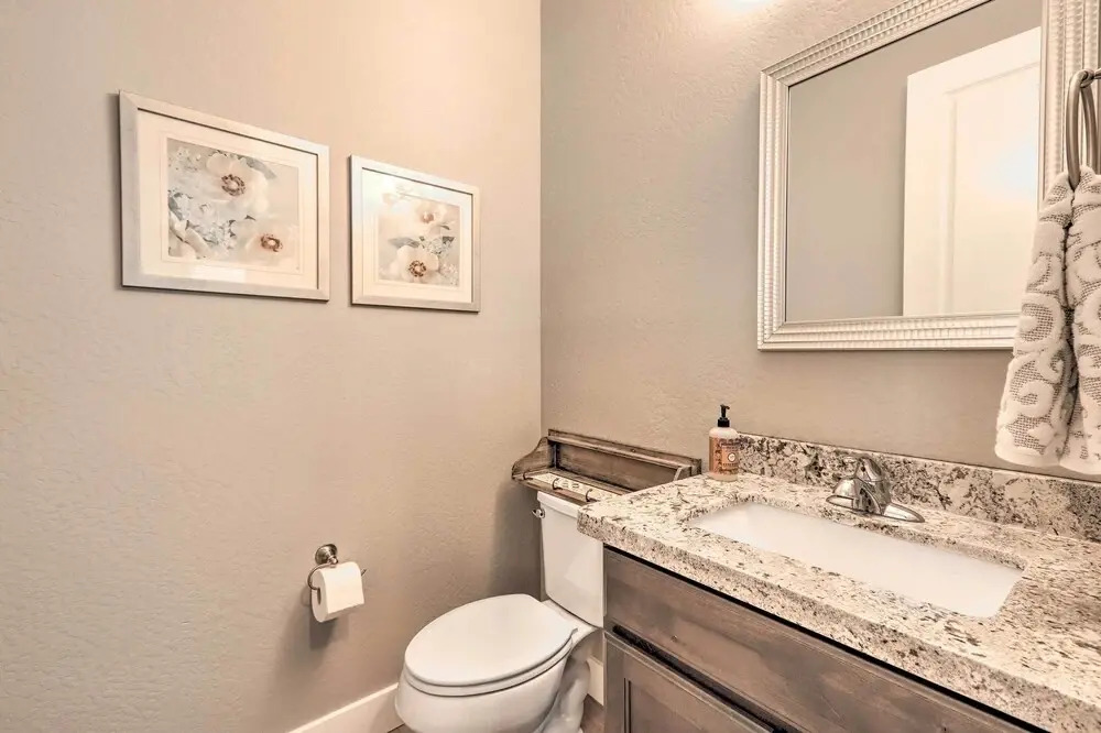 Family Home w/ Deck, 3 Mi to Downtown Flagstaff!