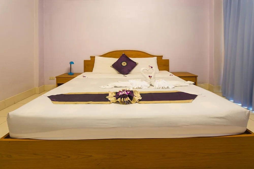 Room in Guest Room - Bucintoro Restaurant & Guesthouse Belvedere - 10 Minutes From Patong Beach