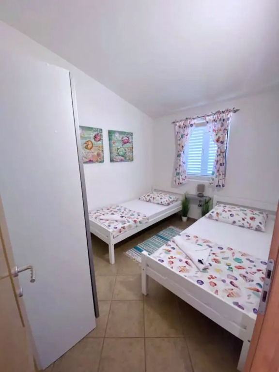 A1- apt With Terrace, Just 3 min Walk to the Beach