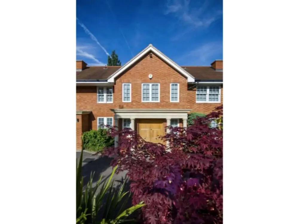 Luxury 6 Bedroom House for 12, With Parking