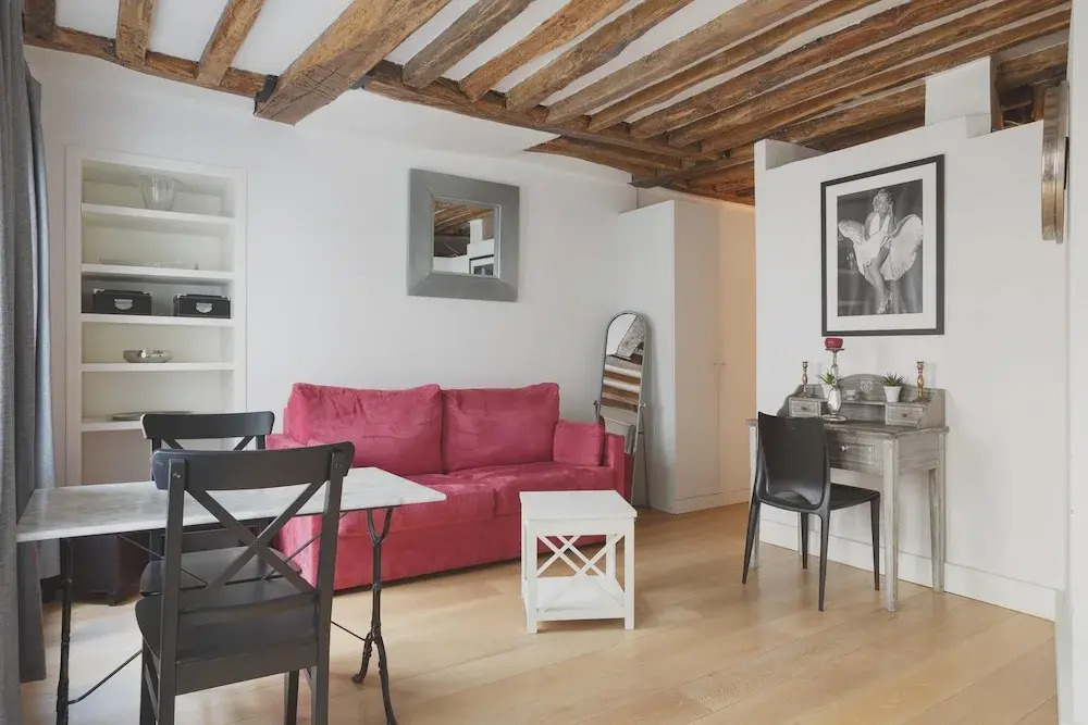 Apartment with One Bedroom in Paris, with Wifi