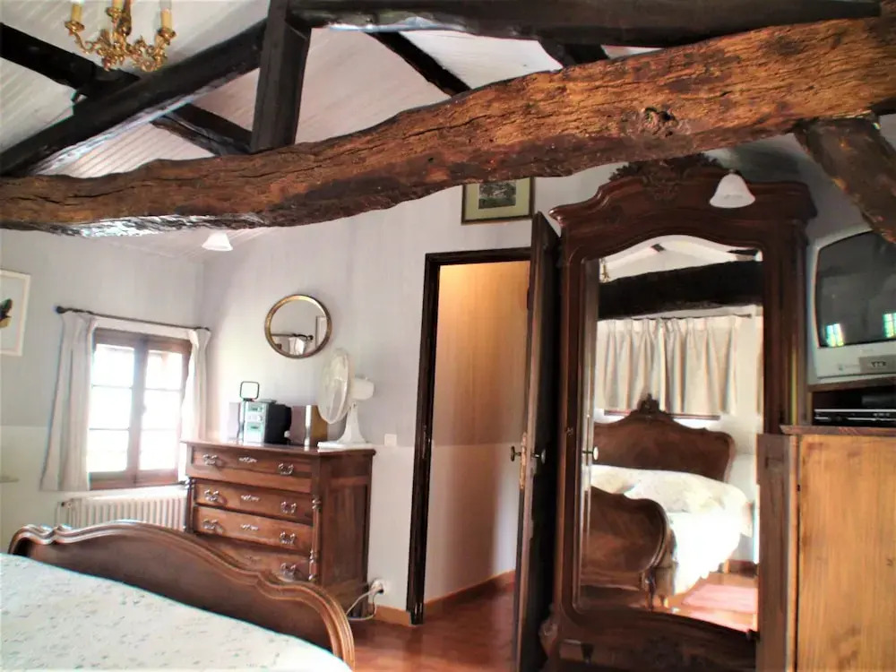 B&B with charm, quiet, kitchen, sw pool