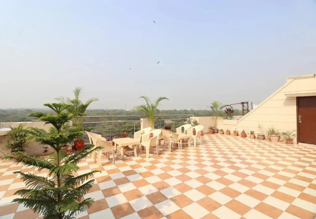 Kehar Palace by OYO Rooms