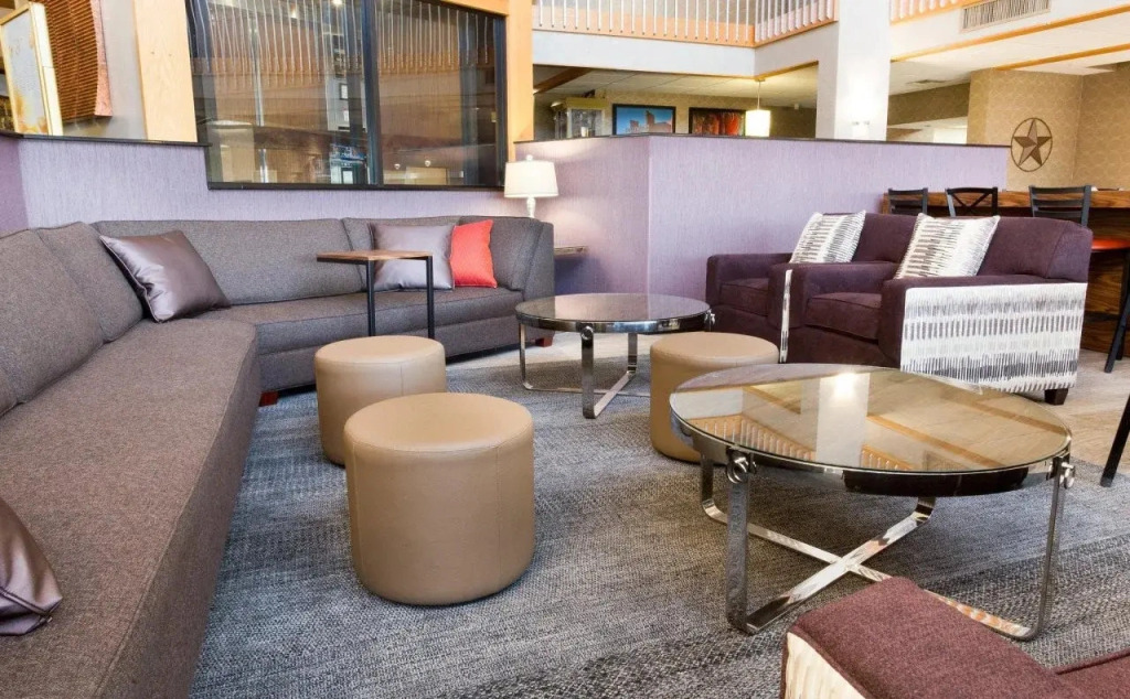 McAllen Plaza Hotel & Suites