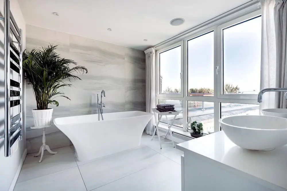 The English Rose Luxury 3 bed With Private Terrace - by Out of Office Lifestyle