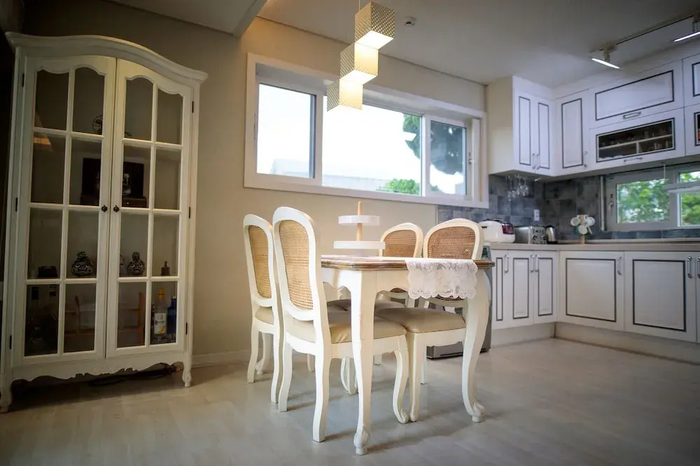 Private Family Homestay - Farm Square