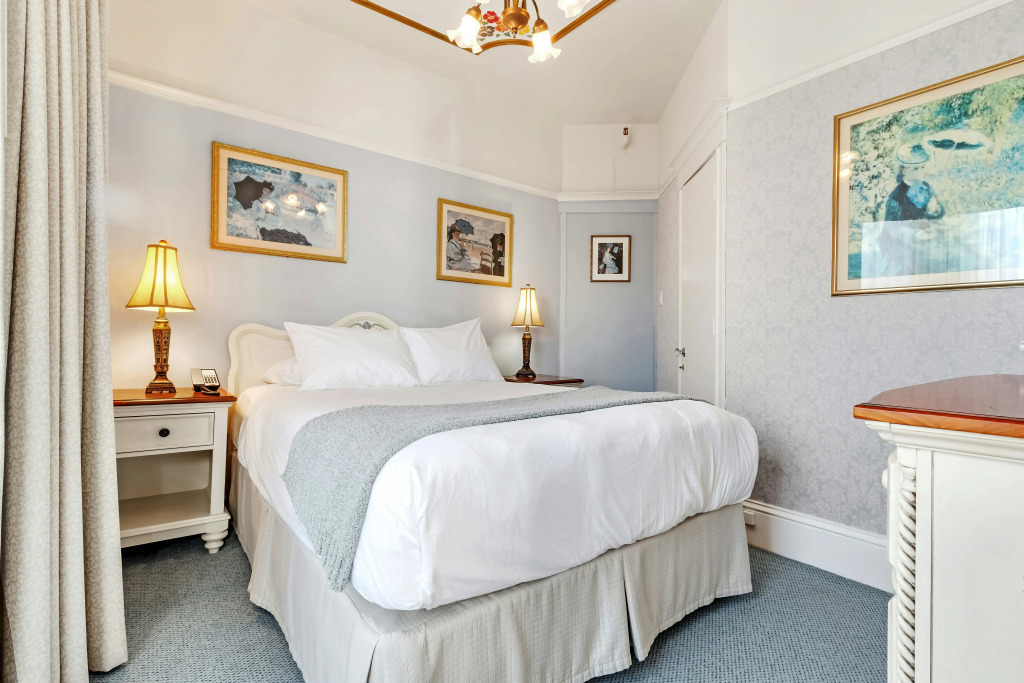 Cornell Hotel