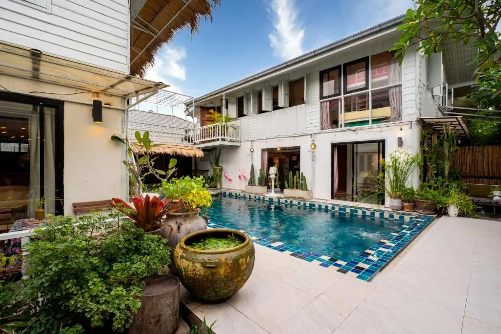 Secret garden pool villa