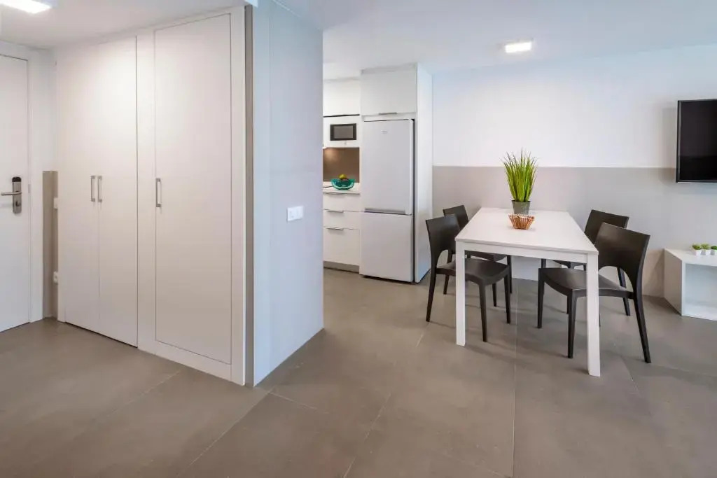 Rentalmar Salou Playa Family Suites & Pool