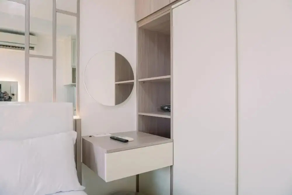 Homey And Cozy Stay Studio Belmont Residence Puri Apartement