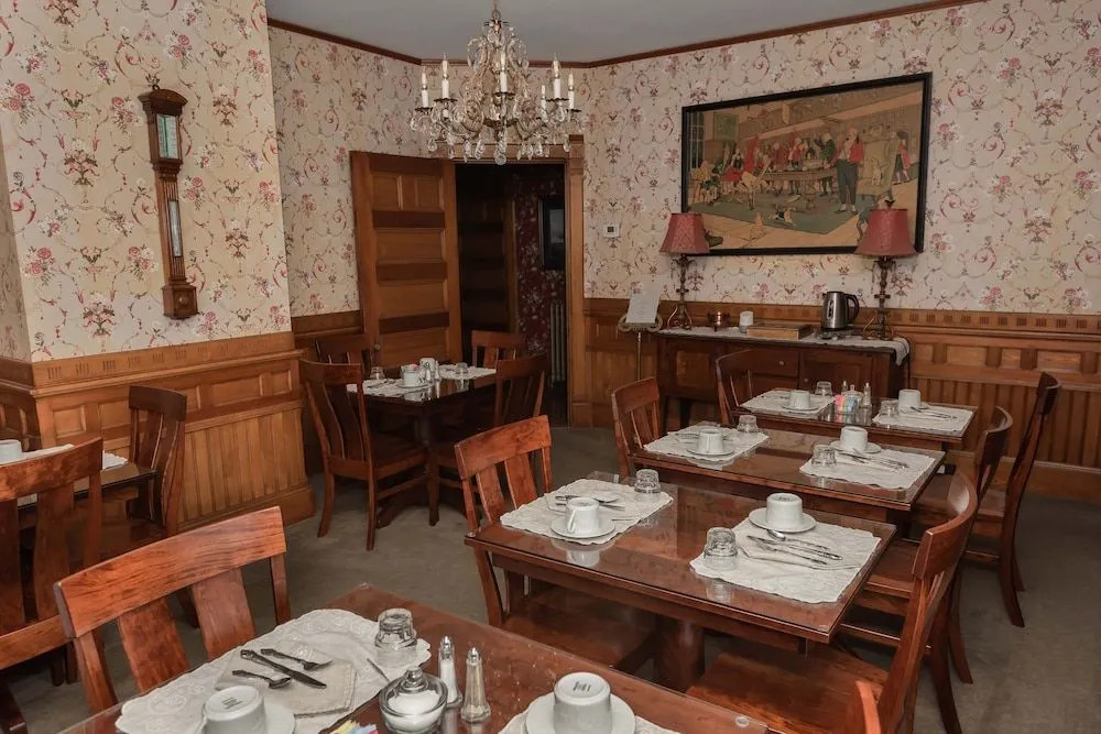 LimeRock Inn