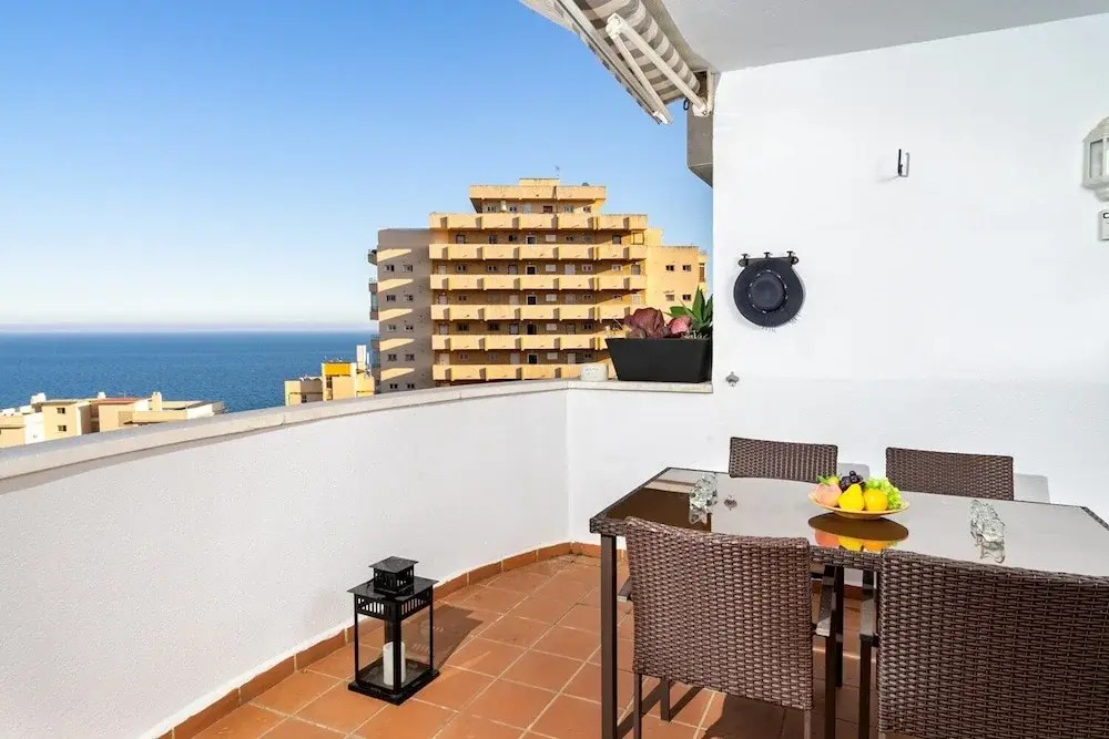 2BR  Apartment with Sea View, Gym and Pool Ref 129