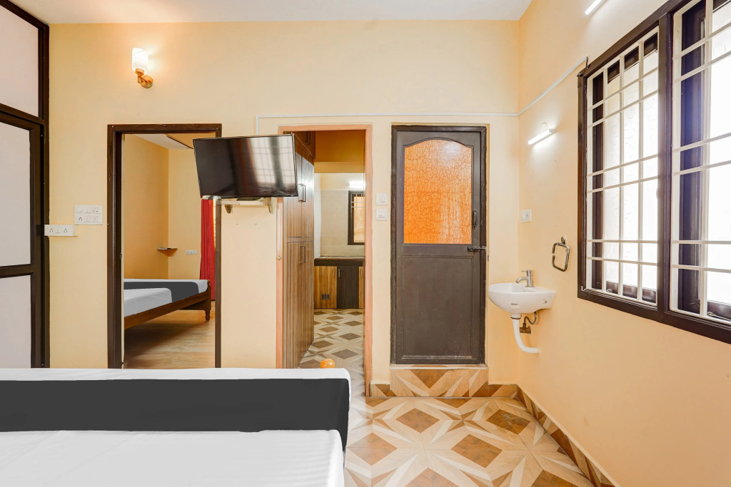 Hotel O Velachery Near Devi Karumariamman Nagar Extension