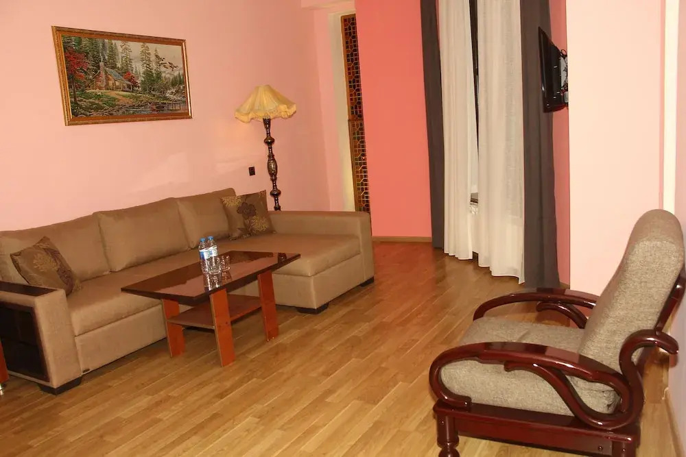 Shaki Host House