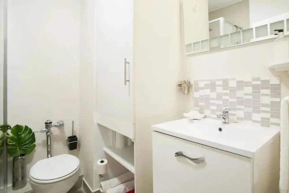 Double Bedroom Studio With Balcony in Cape Town City Centre