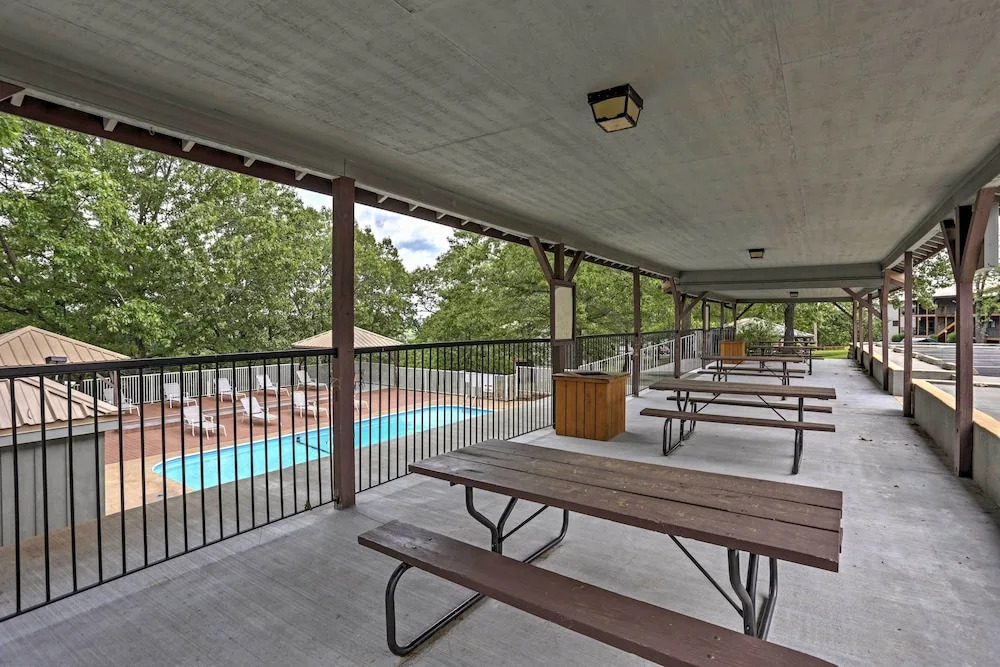 Inviting Branson West Condo w/ Pool Access
