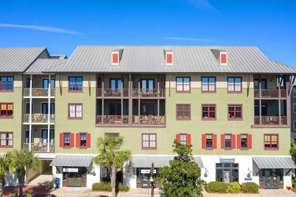 Salty Air & Blue Mountain Flair 3BR Condo w/ Pool, Balcony & Beach Access!