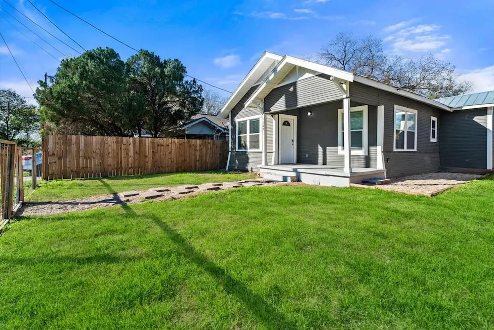 Step Into Comfort in This 3BR 2BA Downtown Retreat