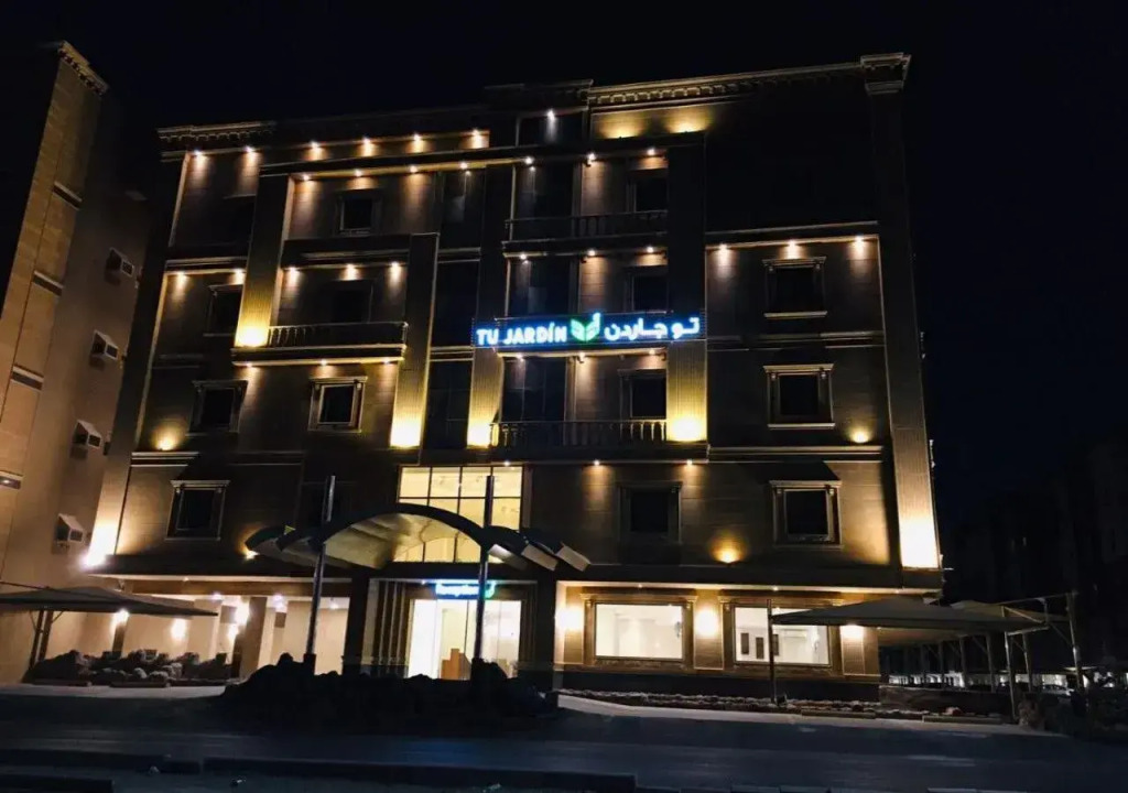 Demure -Razin Serviced Apartments