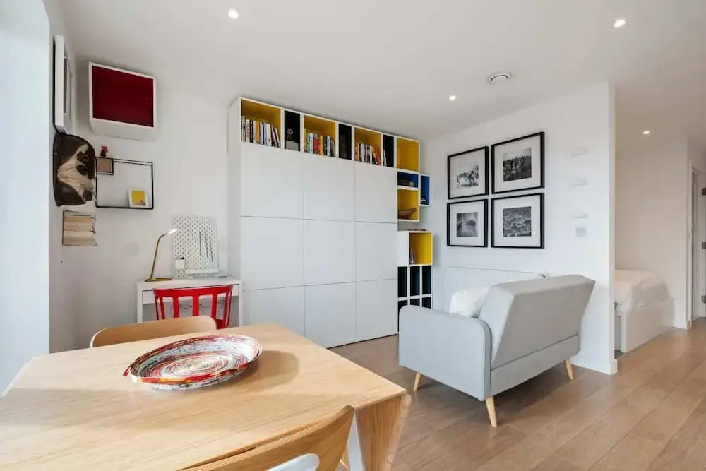 Chic & Contemporary Studio Apartment With Balcony in East London