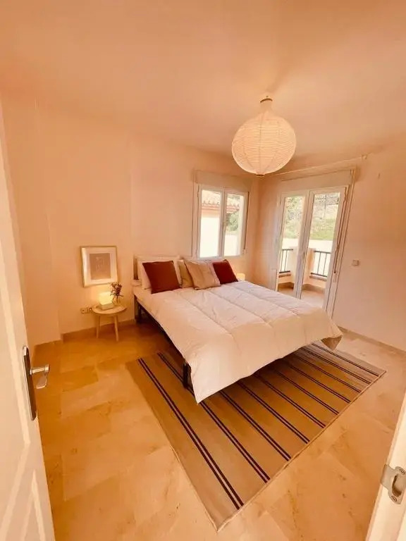 Newly renovated, Spacious, Bright Villa 5 minutes to the Beach