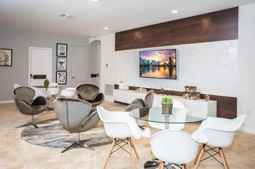 Brand New 15 Bed Home with Themed Room! Home