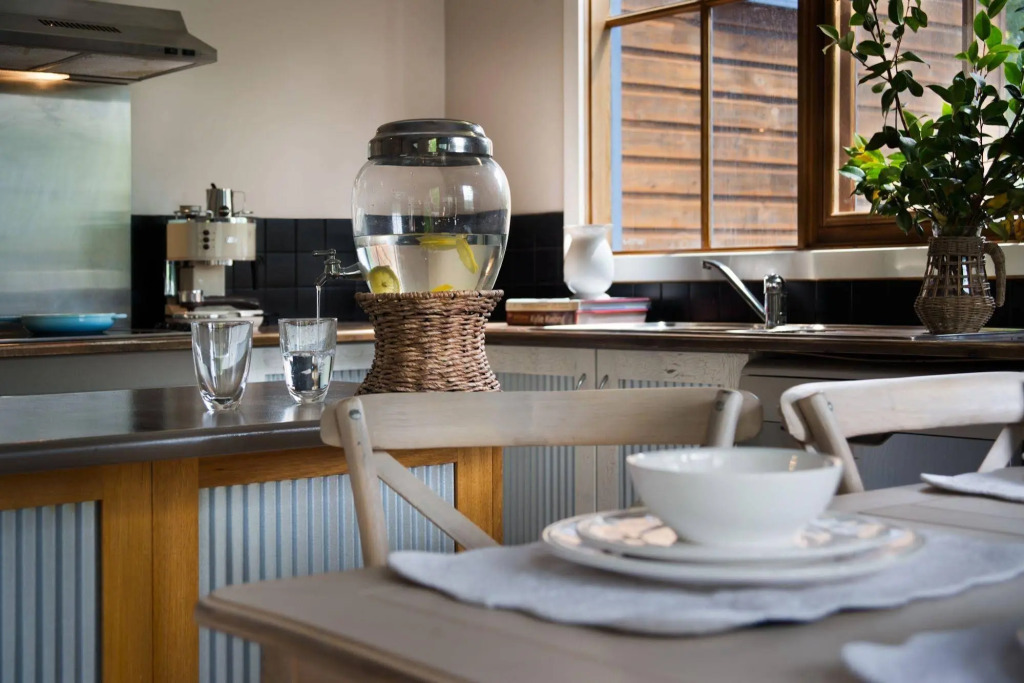 French Cottage- 2 bedrooms with huge spa