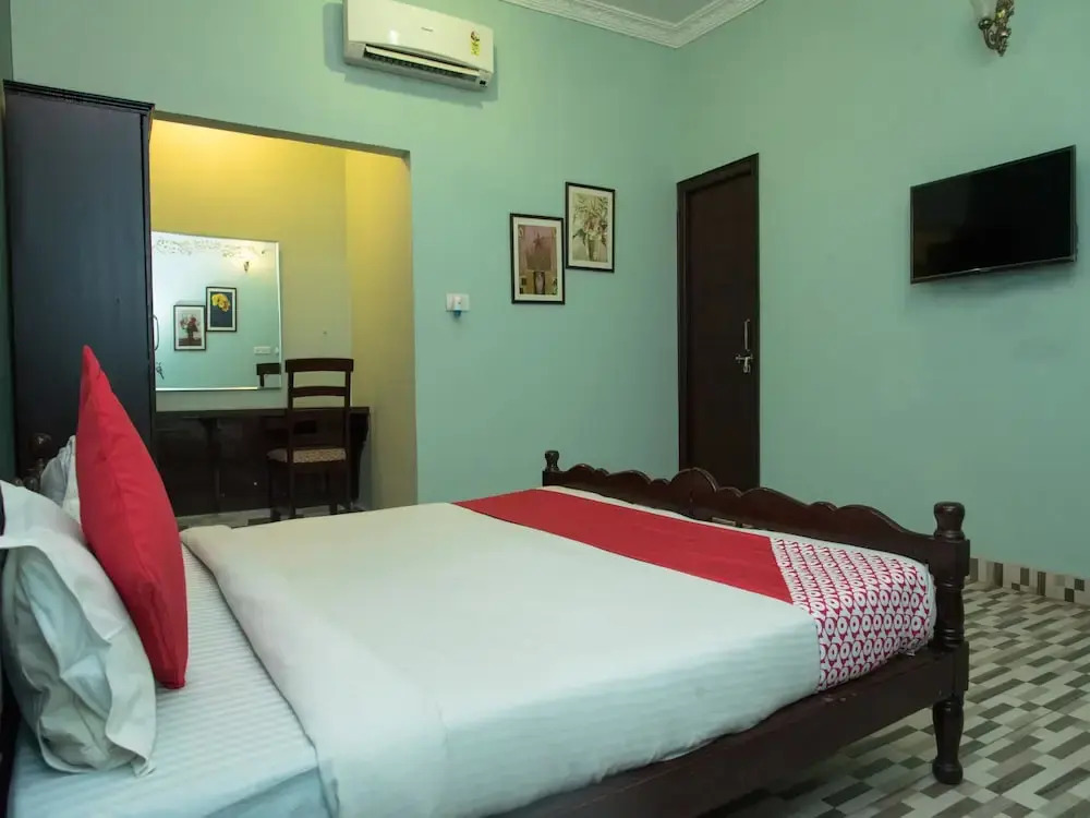 OYO 14119 Hotel Manwar
