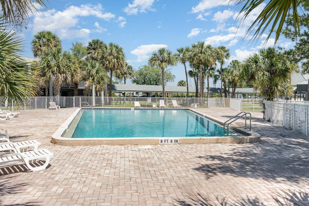 2050 E Irlo Bronson, 1bed