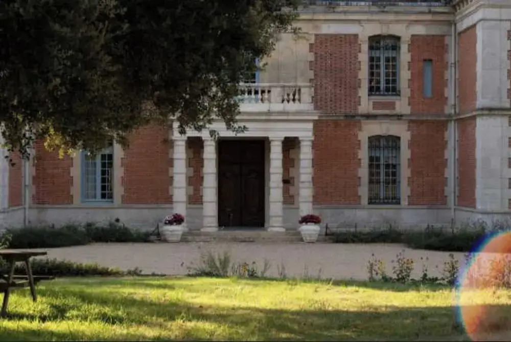 Stay at the Chateau- Studio 2P- With Pool and Park