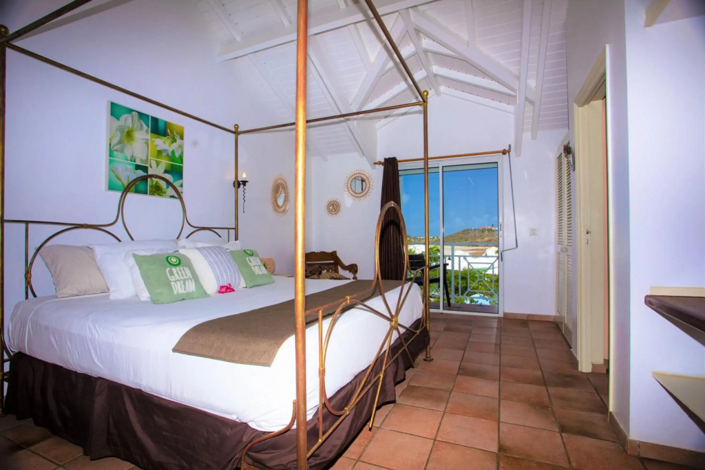Spacious Villa with Ocean and Mountain view-4 beds