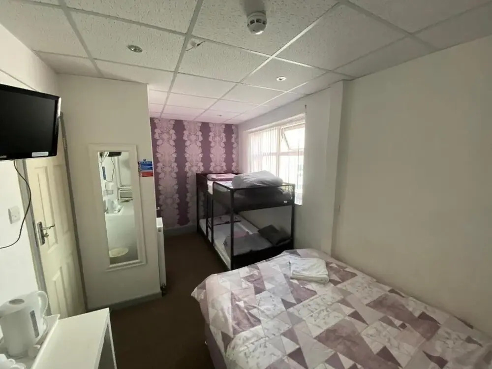 Arnies Hotel