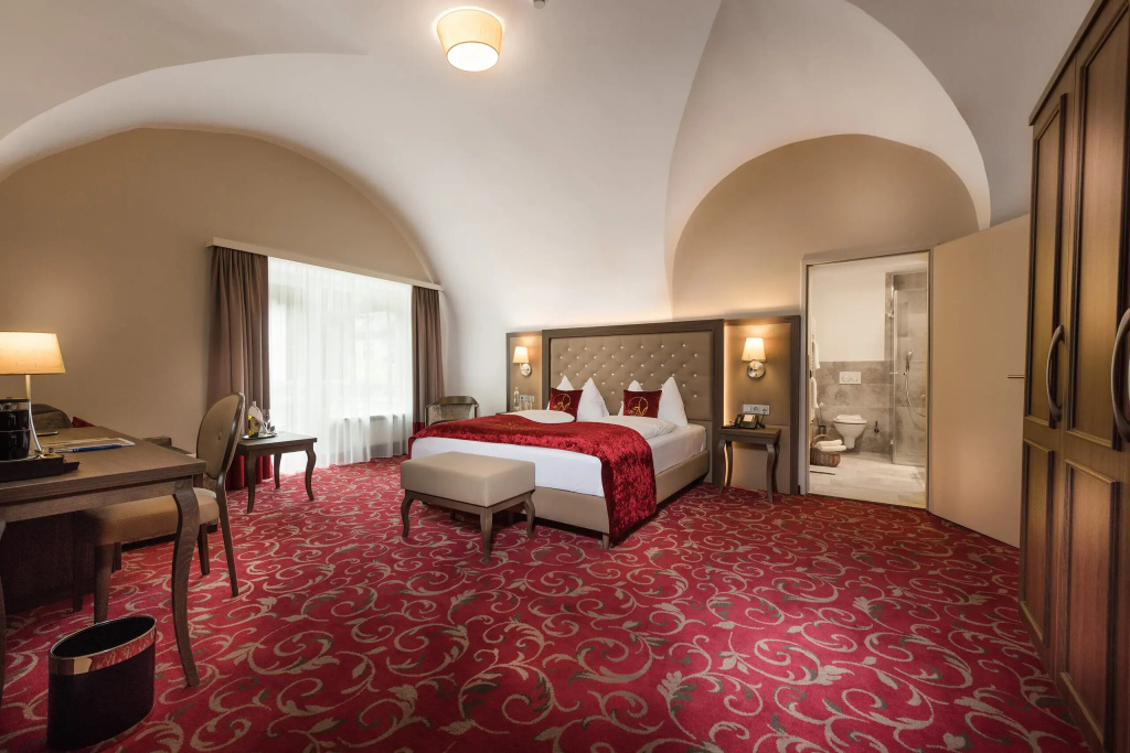 Hotel Norica - Thermenhotels Gastein mit dem Bademantel direkt in die Therme