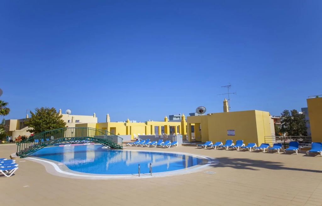 B11 - Beach Way Apartment