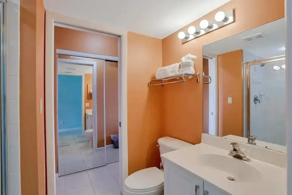 Breezy Condo With Deluxe Pool and Private Beach Access
