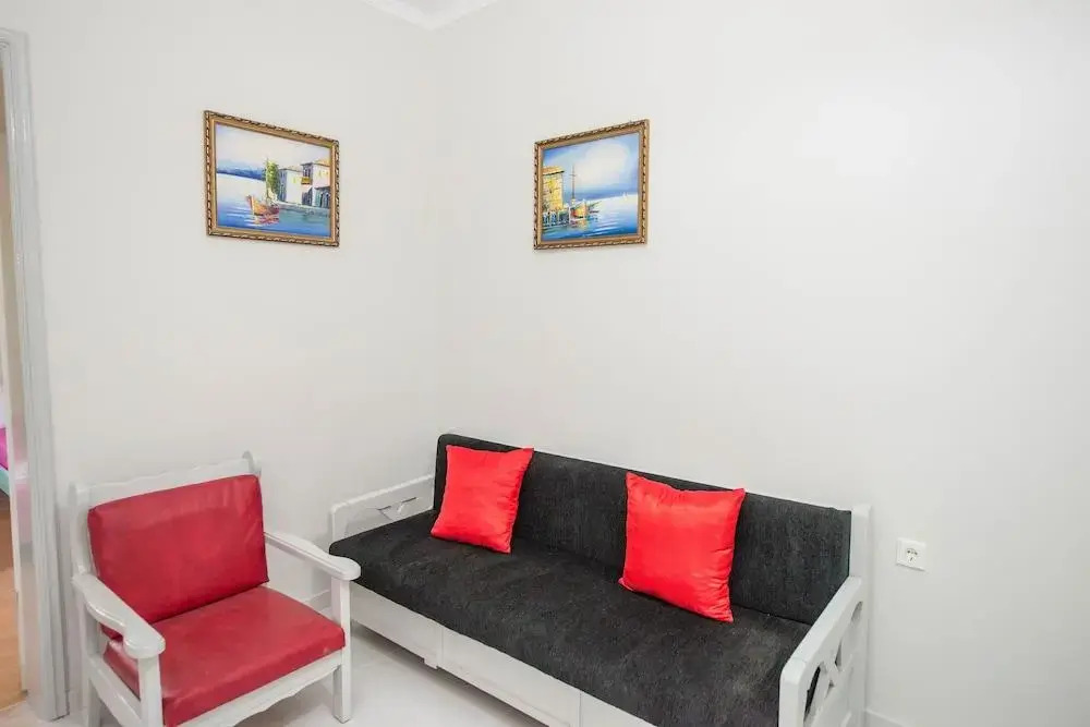 Eleni Apartments