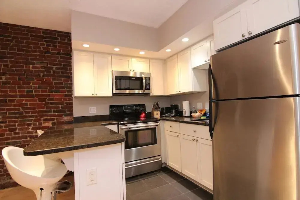 Maverick Suites at 402 Columbus Ave