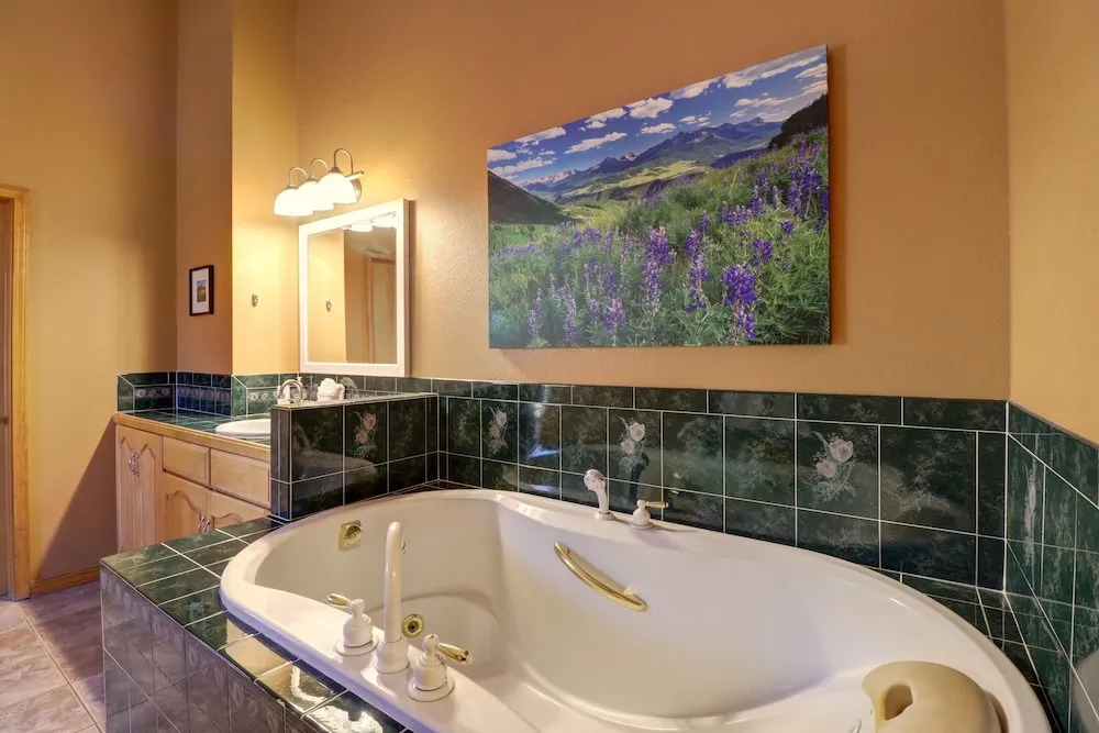 334 Willow Lake Ct. 4br W/loft 3ba 4 Bedroom Townhouse