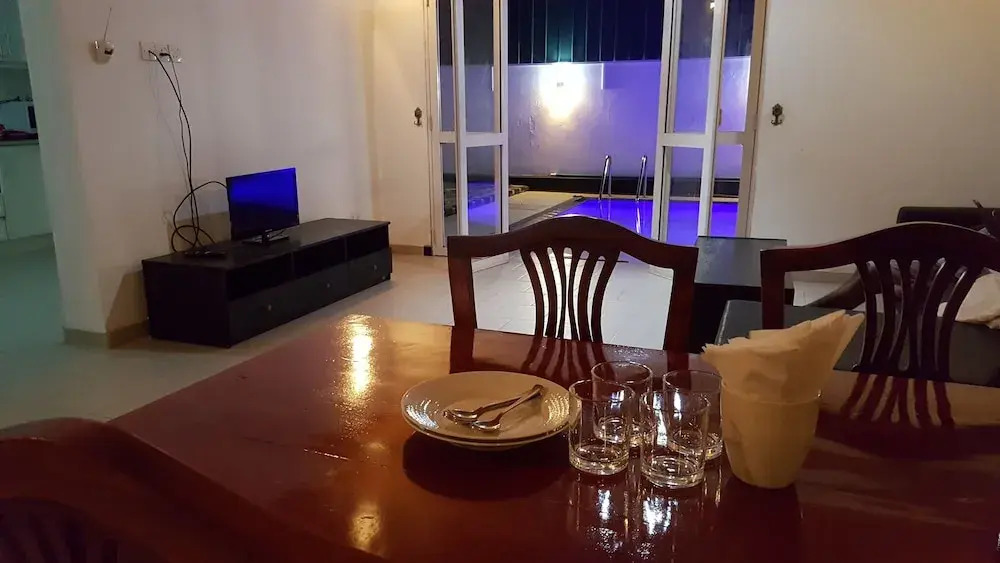 Negombo Blue Villa Hotel