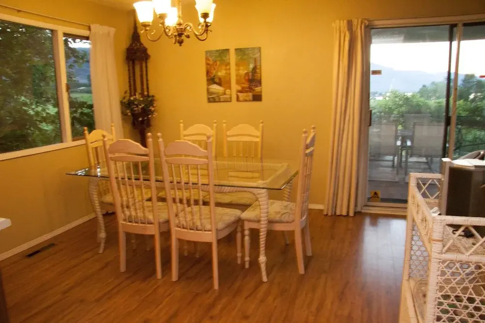Vineyard on the Lake - 4 Bedroom Villa