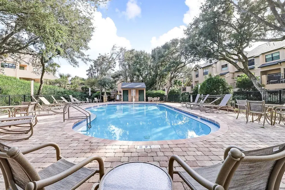 Lovely Oceanfront Townhome W/free Wifi, Central AC, Shared Pool, Private W/D