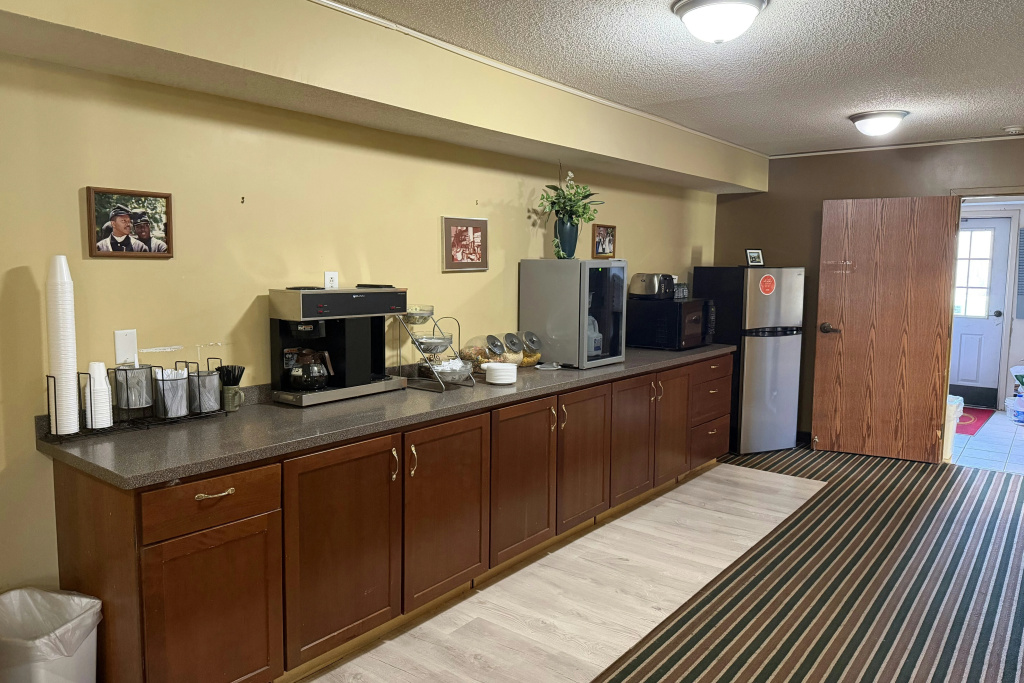 Royal Inn Rockville IN by Hotel O
