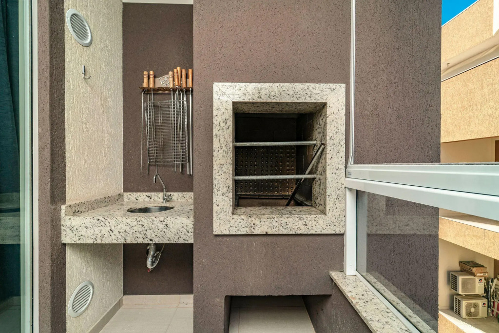Apartamento 2 Dormitórios Com Churrasqueira