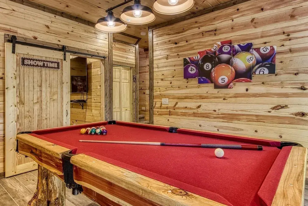 ERN822 - Smoky Oasis - Great Location, Private Indoor Heated Pool! cabin
