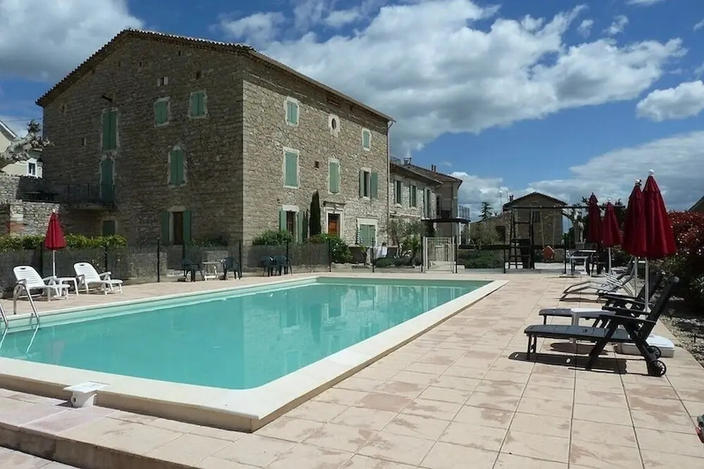 Large Ground Floor Apartment With 2 Bedrooms And A Big Terrace