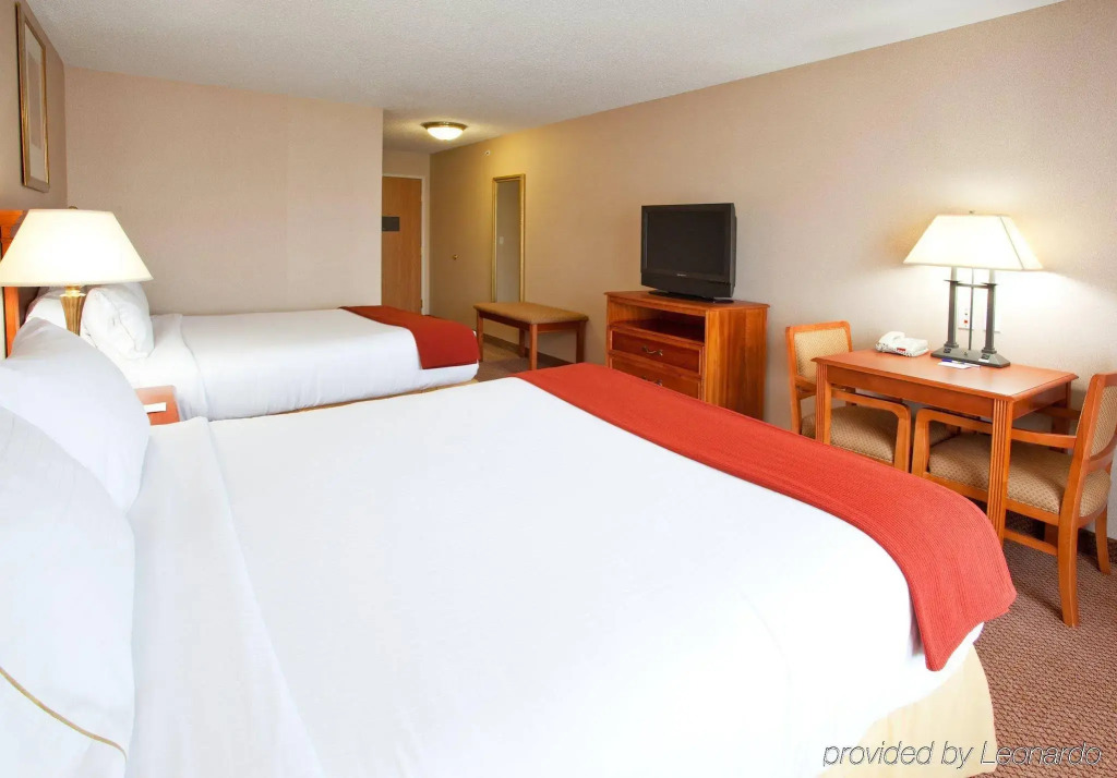 Holiday Inn Express Hotel & Suites Detroit-Utica by IHG