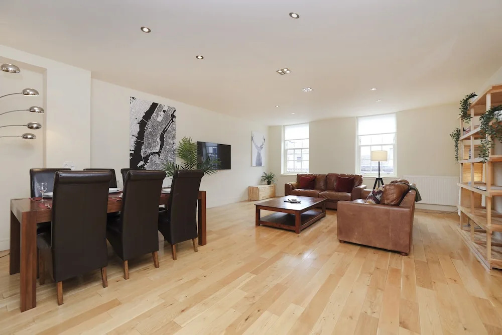JOIVY Executive 2-Bed Apt With Stunning Roof Terraces