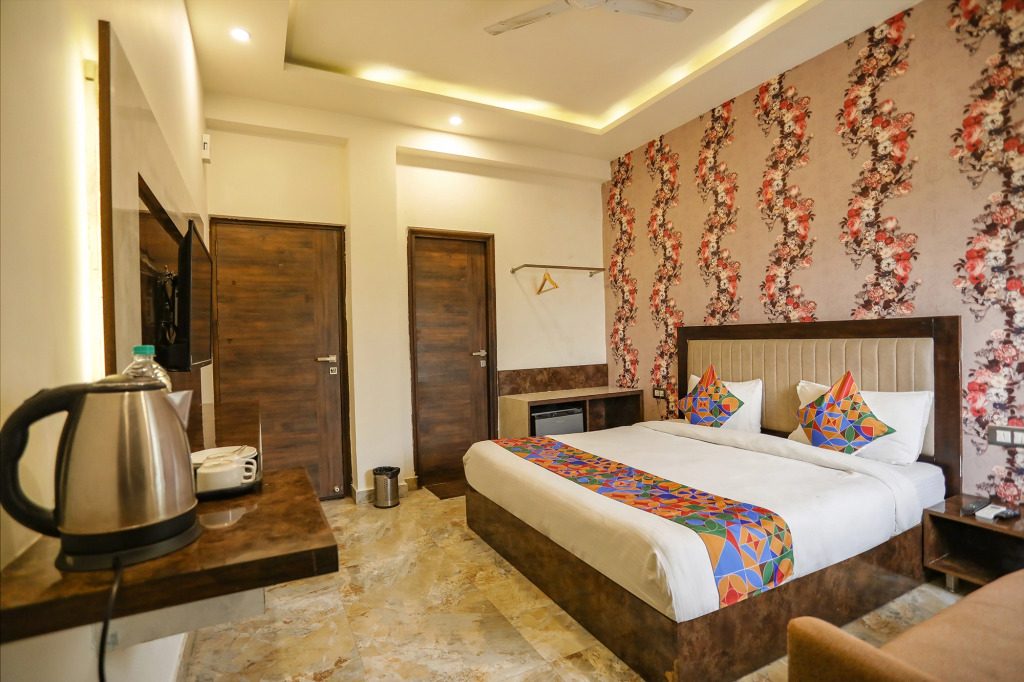 FabHotel Enaya Residency