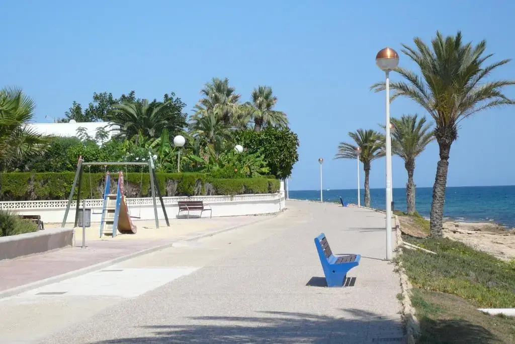 MEDITERRANEAN BEACH APARTMENT 180º SEA & ISLAND VIEWS